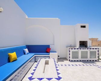 Luxurious 4-Bedroom Villa with Pool in Prime Location in hammamet - Hammamet - Balcon