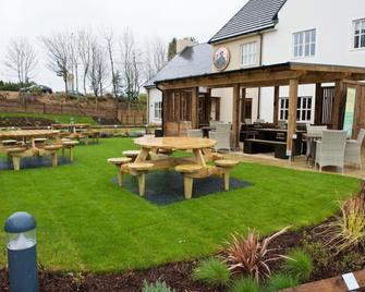 Chain Runner, Livingston by Marston's Inns - Livingston - Patio