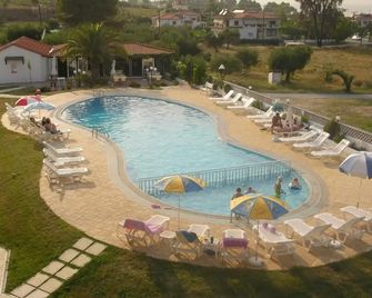 Haris Hotel By Diomedes Group - Chaniotis - Piscina