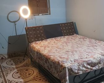 Best Farmhouse for Tourist stay.Mountain view,Cave,waterfall,fort,wildlife place - Junnar - Bedroom