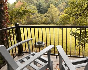 New! Yurtime by Buffalo Mountain Getaway - Floyd - Balcony