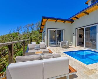 Villa Topaz Above West Bay with 180 degree views! - West Bay - Pool