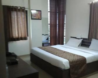 Balaji Lodging - Pandharpur - Bedroom