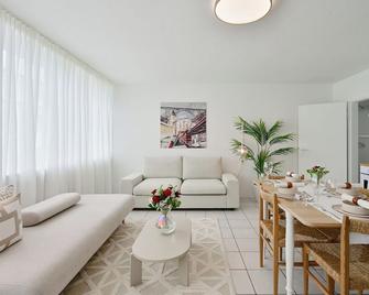 Beautiful and spacious 4-Room Apartments in City Center - Wuppertal - Salon