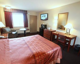 Travel Inn & Suites - Flemington - Bedroom