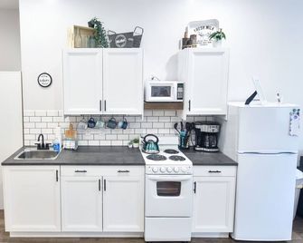 Anniversary Suite with a stunning country setting! - Sugarcreek - Cocina