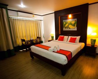 Chour Palace Hotel - Mae Sai - Bedroom