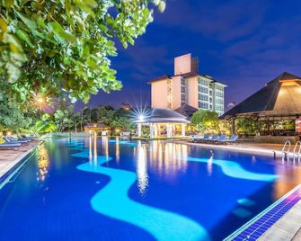 Eastiny Resort & Spa - Πατάγια - Πισίνα