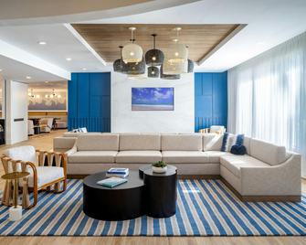 Delta Hotels by Marriott Jacksonville Deerwood - Jacksonville - Living room