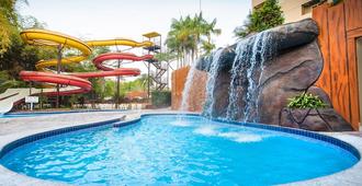 Golden Dolphin Grand Hotel Oficial - Caldas Novas - Svømmebasseng