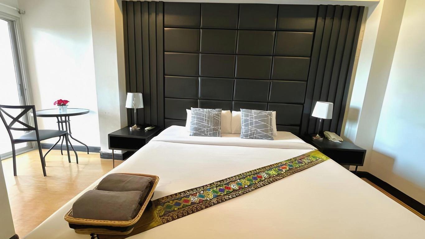 Charoenchit House