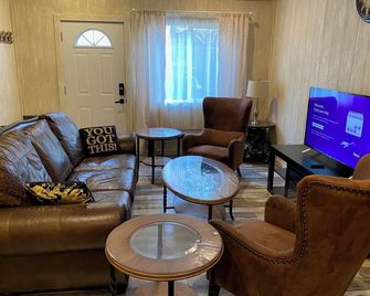Private Spacious Unit. King bed/2 twin xl beds - Citrus Heights - Sala de estar