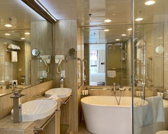 Iw Hotel - Hong Kong - Bathroom