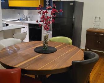 Cozy Midtown Apartment with Private Patio \n - Detroit