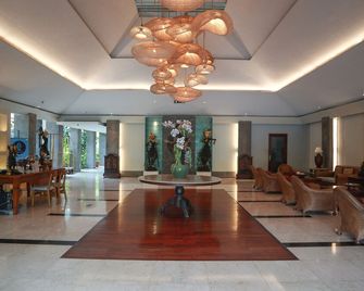 The Cakra Hotel - דנפסאר - לובי
