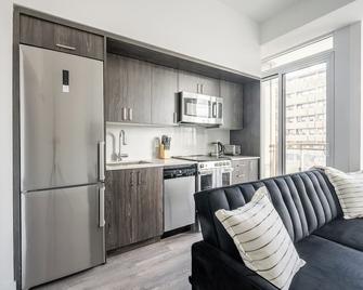 Stylish Downtown Condo, close to all amenities and transit - Toronto - Kitchen