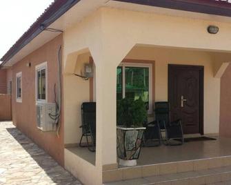 Come And Enjoy Mamas Luxury Home - Kasoa - Building