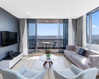 Meriton Suites Southport - Southport - Living room
