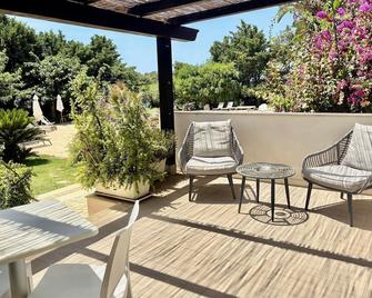 Torre Dantona Country Suites - Pozzallo - Patio