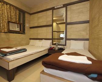 Hotel Al Moazin - Mumbai - Bedroom