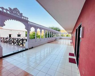 The Lal Bagh Resort - Kelwāra - Balcón
