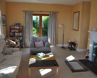 Lochside Cottage With Sea Views - Campbeltown - Living room
