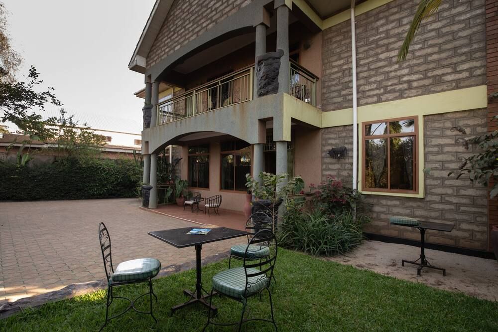 Korona Villa Bed & Breakfast - Arusha - Patio