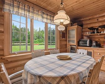 Waterfront Log Cabin for Nature Lovers,moments with family friends, Spa Sleep 8 - Miramichi - Jídelna