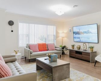 Sky-View | Modern 2br Retreat + Balcony (490861) - Sydney - Wohnzimmer