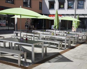 Aparthotel Landau an der Isar - Landau an der Isar - Patio