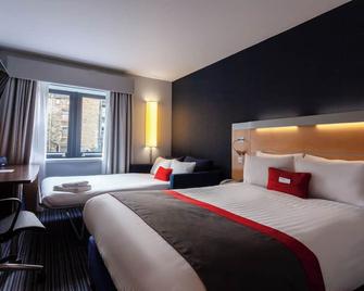 Holiday Inn Express Edinburgh - Royal Mile By IHG - אדינבורו - חדר שינה