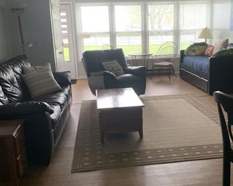 Escape to the Lake! - Port Clinton - Stue