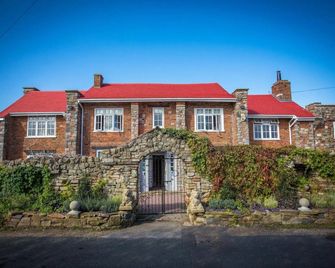 The Crescent Turner Hotel - Whitstable - Building