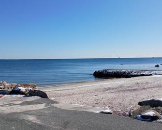 Beach House - Niantic - Beach