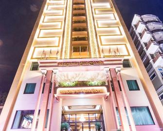 Phnom Penh Era Hotel - Phnom Penh - Building