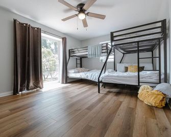 Lake Wawasee Frog House, Surround Sound & Bikes - Syracuse - Habitación