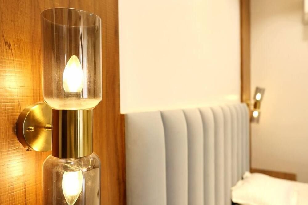 Hotel Rgs Crystal