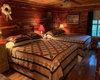Delightful Log House on the Little Red River with hot tub! - Heber Springs - Habitación