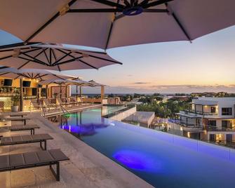 فينتس ها آت مارينا إل سيد سبا آند بيتش ريزورت - بويرتو موريلو - حوض السباحة