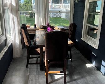 \nCozy, serene waterfront 3- br cottage Walk to beach, minutes to Both L.I. Forks - Center Moriches - Dining room
