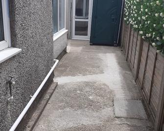 Blackwood aptment and tiny house 30 mins Cardiff - Blackwood - Balcony