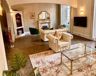 Gresham Court - Torquay - Wohnzimmer