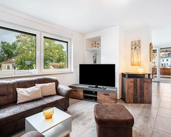 Apartment 'Am Residenzschloss' with Large Terrace and Wi-Fi - Altenburg - Living room