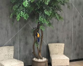 泗水蒂博尼哥羅宜必思經濟飯店 - 泗水