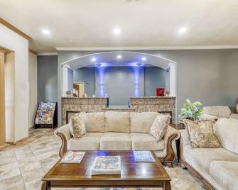 Spark by Hilton Wichita Falls - Wichita Falls - Living room