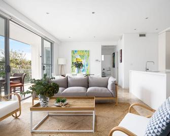 Executive Coastal Living - Coogee - Living room
