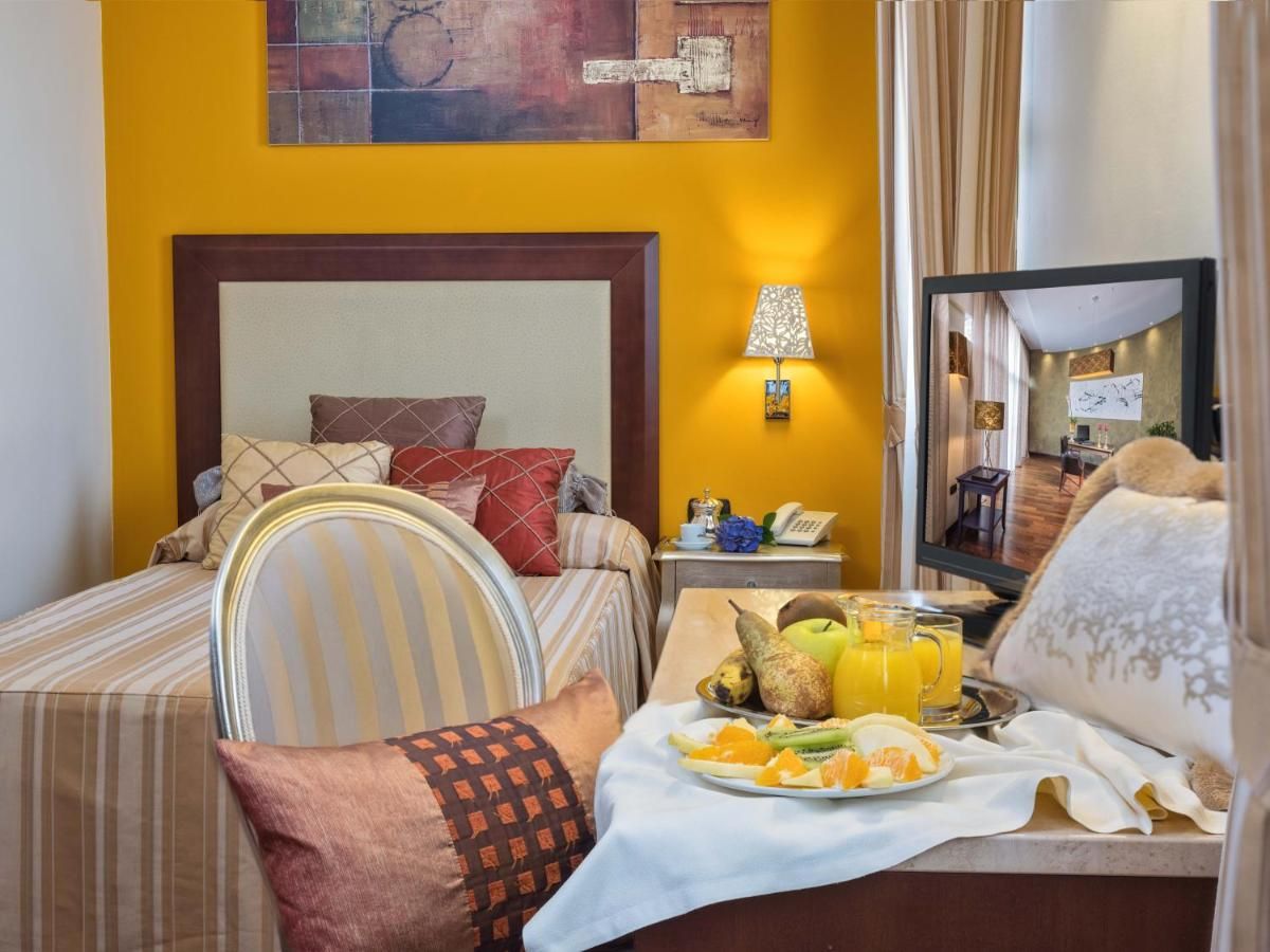 Hotel For You