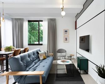 Mr Ben Yehuda - by Tlv2go - Tel Aviv - Living room