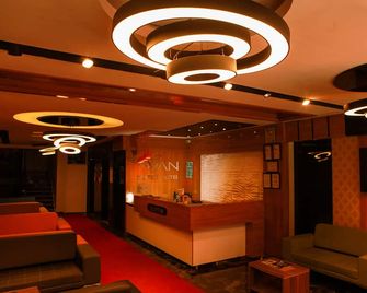 Van Hotel - Van - Front desk