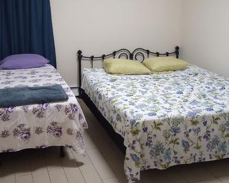 Safe and clean spacious stay in NJ - East Orange - Bedroom